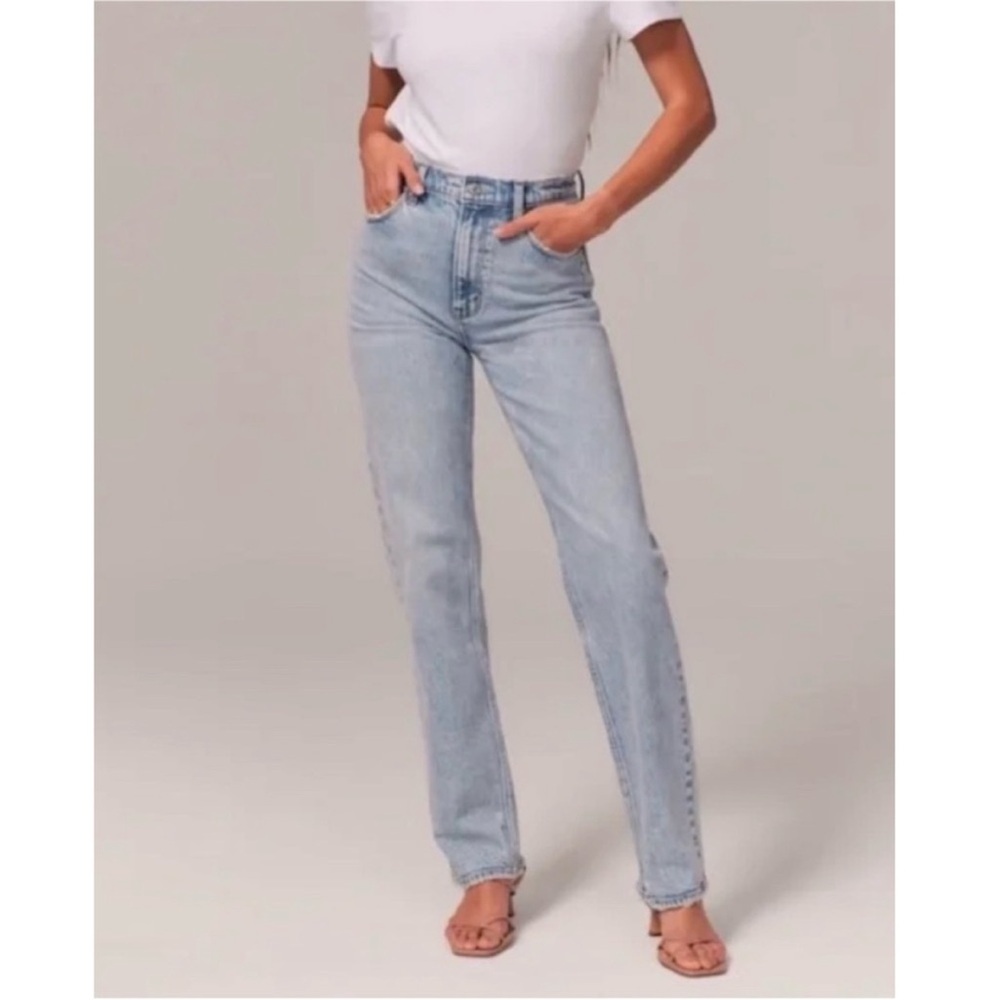 Abercrombie & Fitch The '90s Straight Ultra High Rise Jeans Light Denim 25